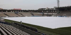 Walczący z deszczem stadion Girondins Bordeaux