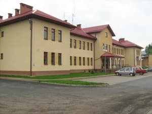 Budynek klubowy znajduje się w Urzędzie Gminy