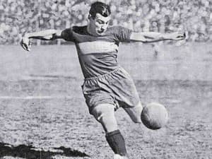 Dzięki takim strzałom jak ten, Varallo zapewnił sobie na długie lata tytuł najlepszego strzelca w historii Boca Juniors...