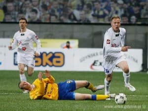 Wojciech Grzyb (z lewej) nie odstawiał nogi w sobotnim spotkaniu