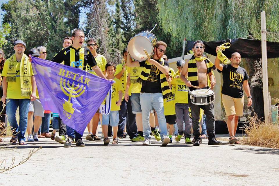 Na pohybel rasizmowi! Kibice Beitaru tworzą tolerancyjny klub