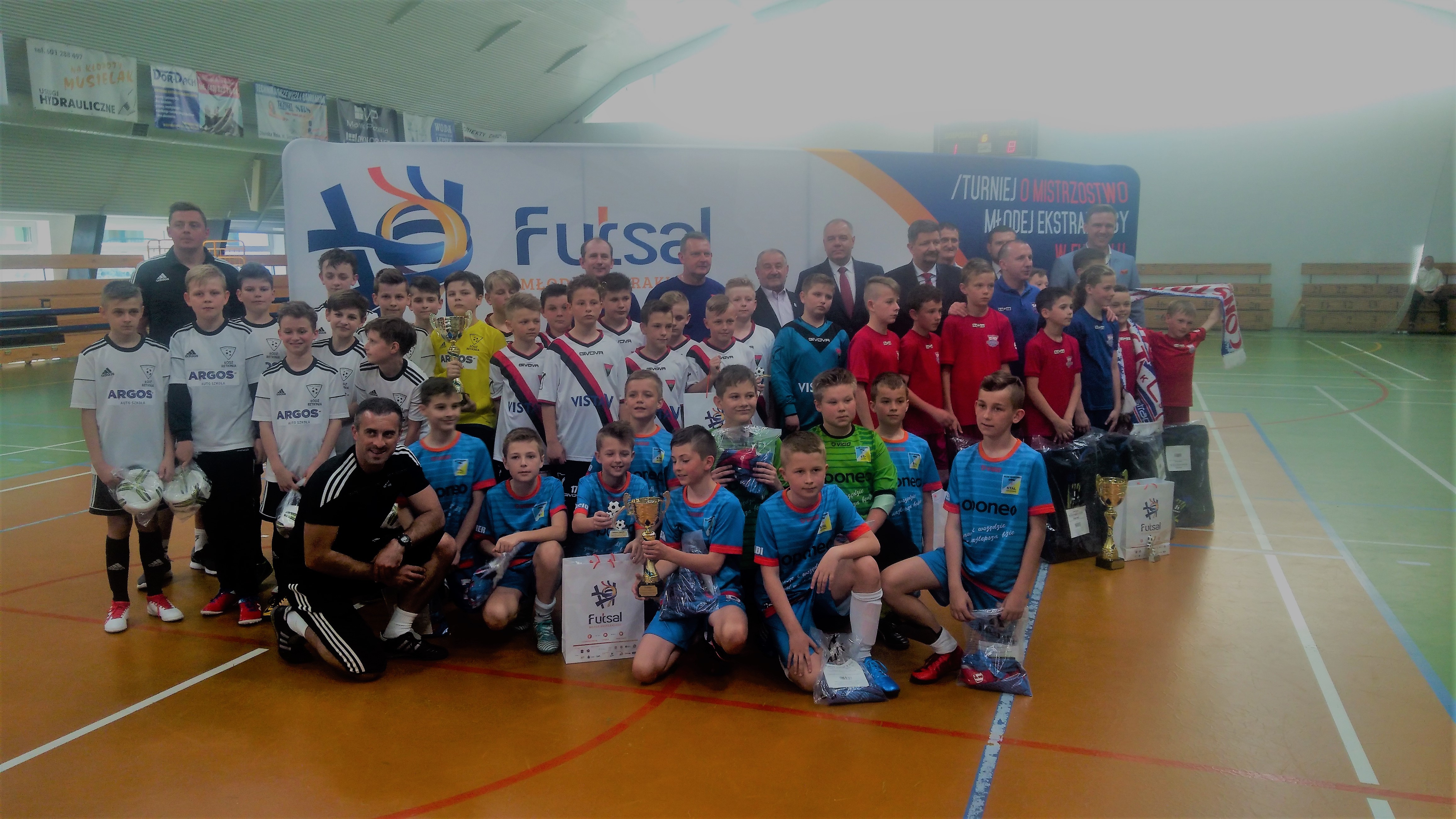 Finałowy turniej Młodej Ekstraklasy w futsalu. W Zduńskiej Woli oglądaliśmy piękne gole i efektowne zwycięstwa