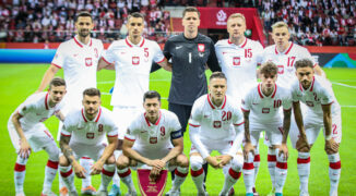 Polityczne spojrzenie na to, z kim reprezentacja Polski grała mecze [WIĘCEJ NIŻ PIŁKA #9]