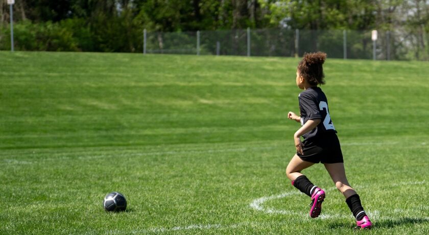Granie z dzieckiem w piłkę nożną — dlaczego warto?