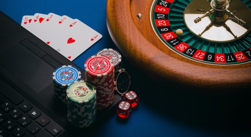 Różnice między hazardem w kasynie a zakładami sportowymi