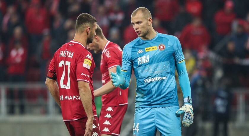 Jakub Wrąbel wyrasta na czołowego bramkarza zaplecza ekstraklasy