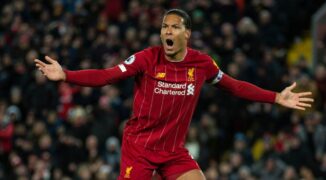 Angielska herbata: Virgil van Dijk i kontuzja, która wstrząsnęła Liverpoolem