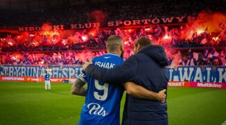 Mikael Ishak jest sam – Lech Poznań powtarza swoje błędy