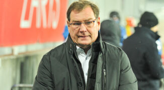 Krótka kołderka trenera Jana Urbana w środku pola, znowu trzeba kombinować