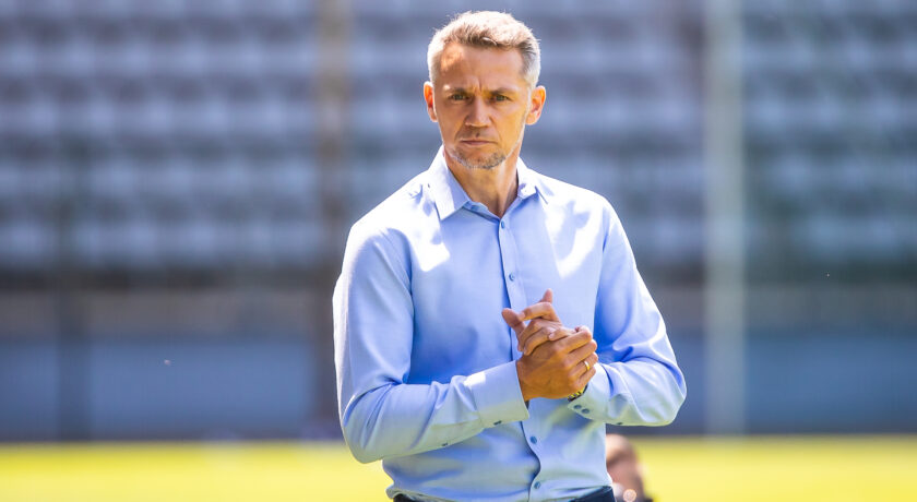 Trener tylko na awans. Ireneusz Kościelniak odchodzi z Miedzi