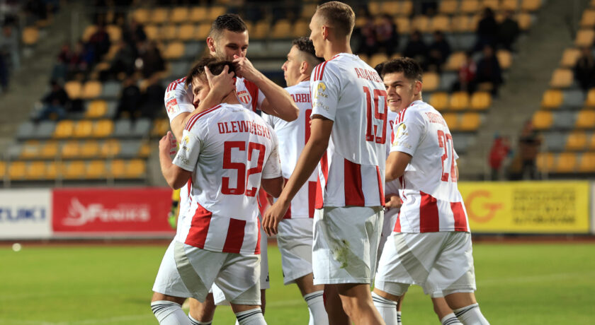 Kandydat do spadku walczy o Ekstraklasę – świetna runda Pogoni Grodzisk Mazowiecki