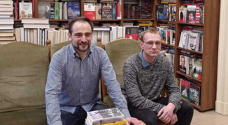 Największy kibic wśród księgarzy, najlepszy księgarz wśród kibiców. Wywiad z Jakubem Tarantowiczem