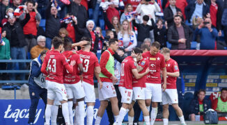 Wisła Kraków na zakręcie – czy „Biała Gwiazda” wróci do PKO Ekstraklasy?