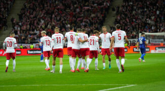 Urban gra va banque. Polska bez defensywnego pomocnika