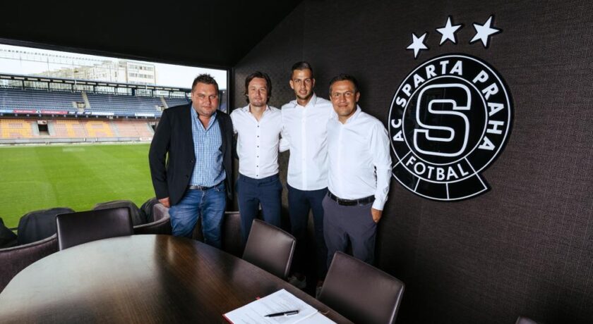 Paweł Zimończyk: „Kontrakty w Slavii czy Sparcie Praga? Wyższa półka niż w Legii” (WYWIAD)