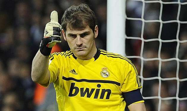 Casillas na ławce z Malagą